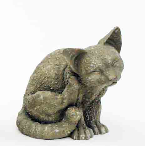 8638 - 4.75" Polyresin Scratching Cat - 8.95 ea