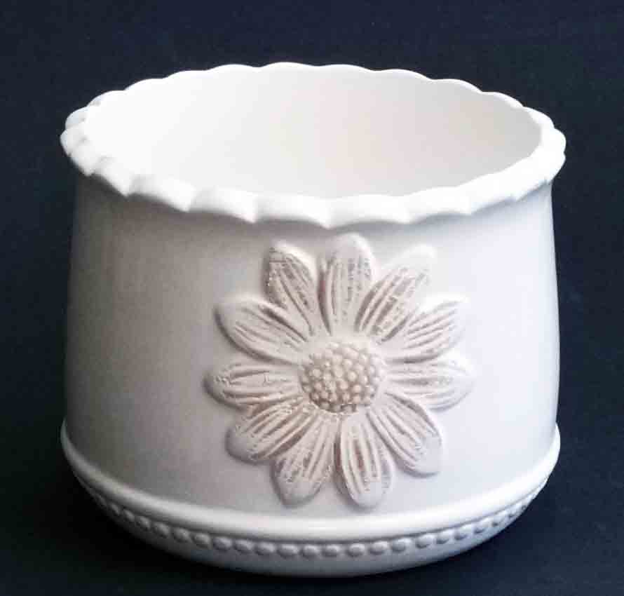 C6307 - 6" Embossed Ceramic Pot - 9.90 ea, 9.65/8