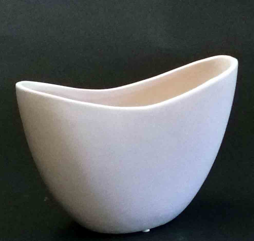 C26 - 8.75" Oval Planter - 9.65 ea, 9.40/12