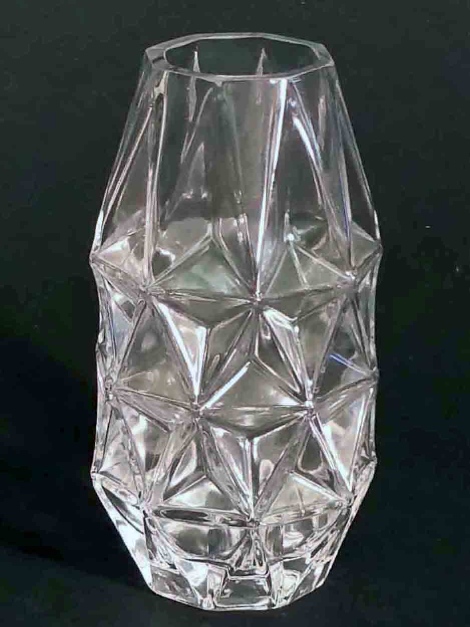 GL695 - 10" Diamond Pattern Vase - 5.45 ea