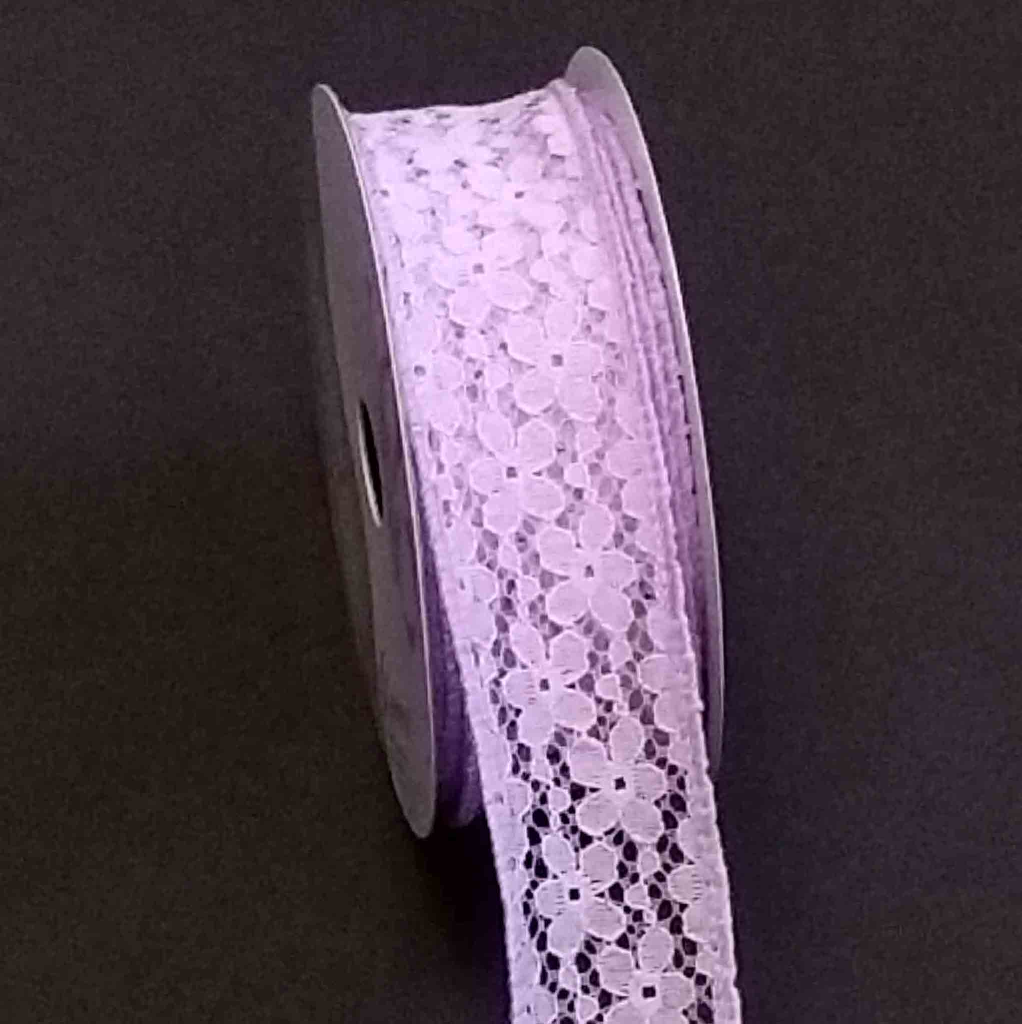 1757 - 1.5" Wired Damaris Lace Ribbon - 5.75 bolt
