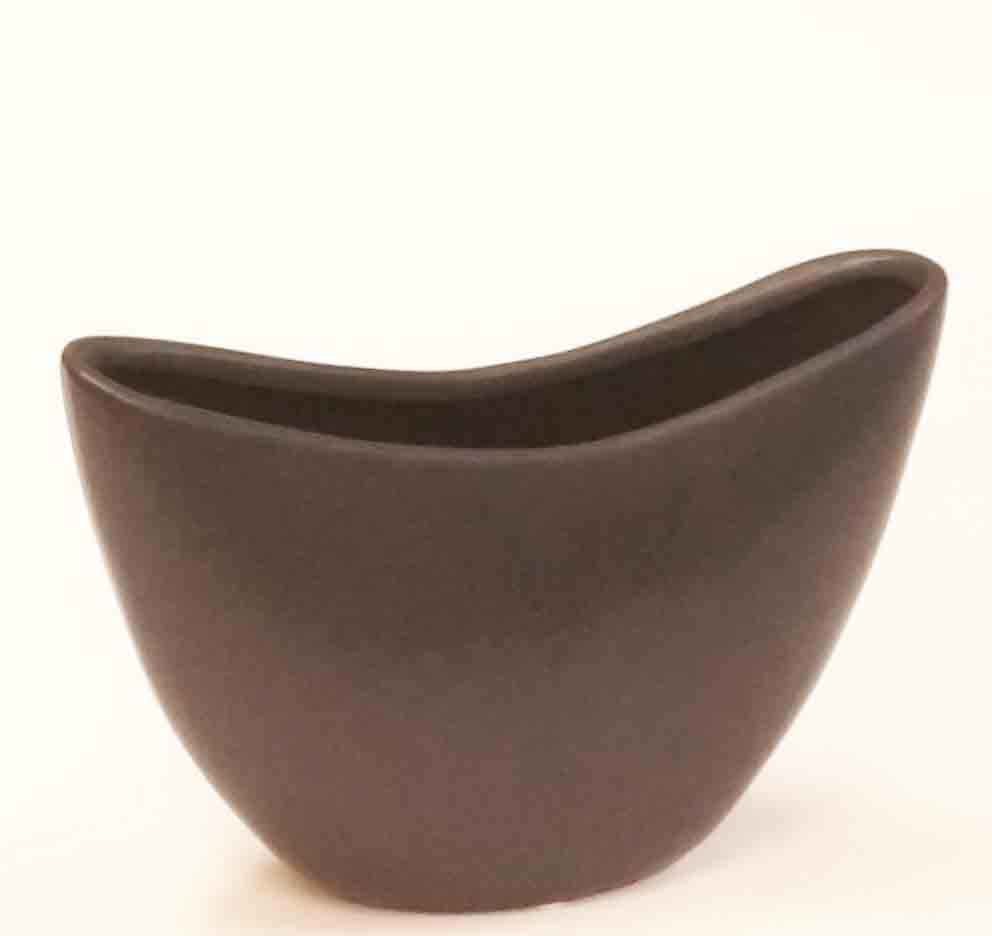 C26 - 8.75" Oval Planter - 9.65 ea, 9.40/12