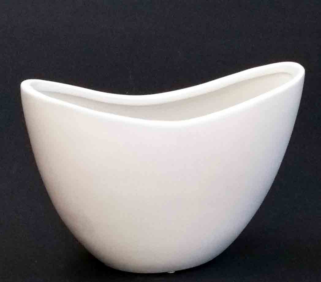 C26 - 8.75" Oval Planter - 9.65 ea, 9.40/12