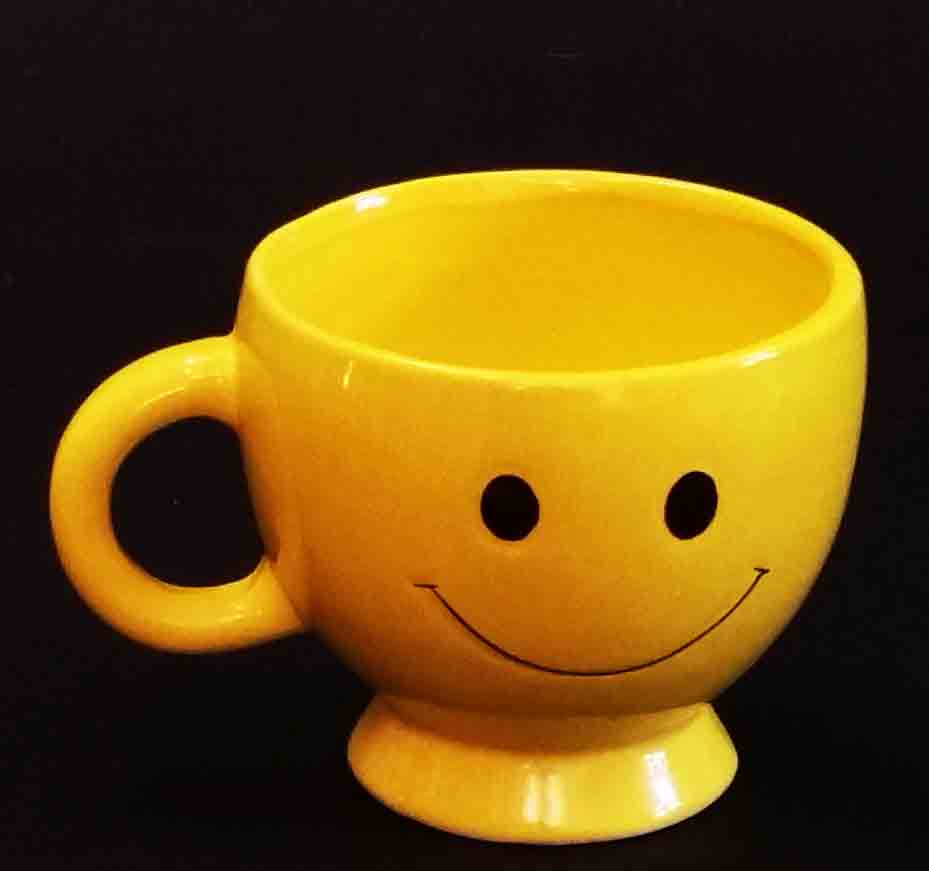 C715 - 4.75" Smiley Face Mug - 5.45 ea, 4.95/12
