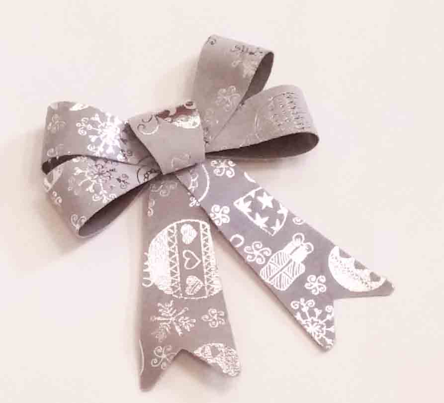X958 - 5.5 x 7" Silver Christmas Bow - 2.65 card of 2, 2.45/6