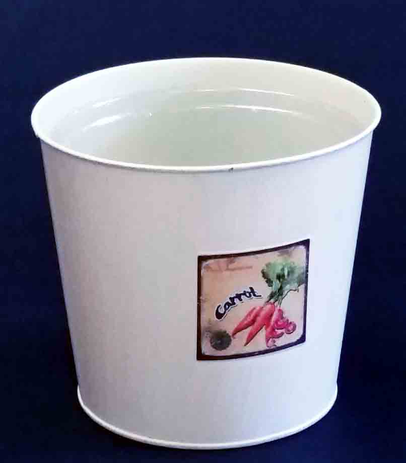 M13 - 7 x 6.25" Metal Pot with Carrot - 4.25 ea, 3.95/9