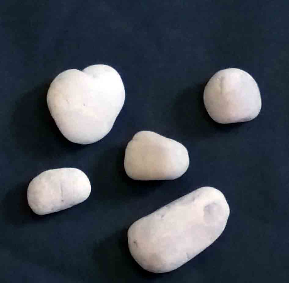 4082 - White Decorative Stones - 9.75 bag