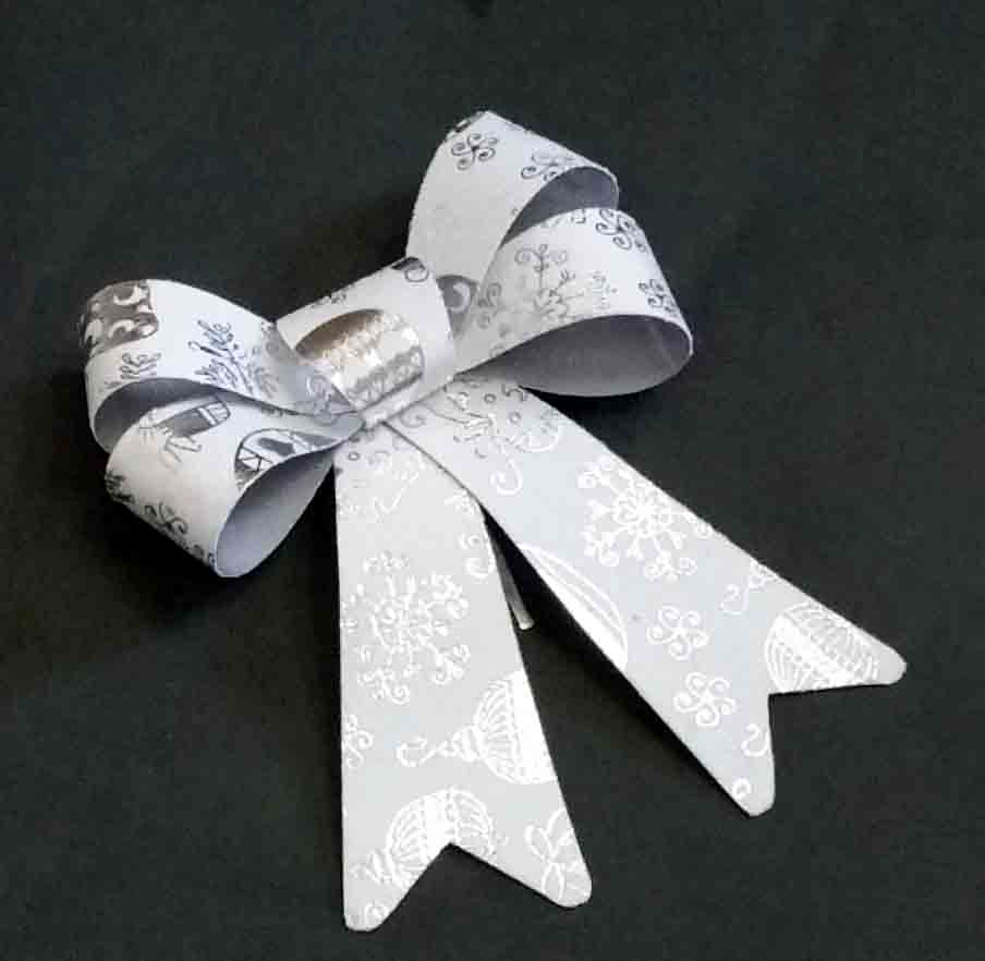 X958 - 5.5 x 7" White Christmas Bow - 2.65 card of 2, 2.45/6